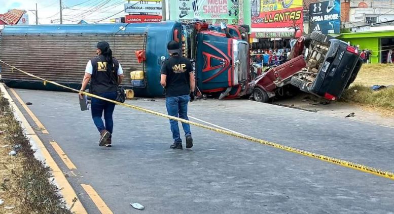 Lugar del accidente en la ciudad de Quetzaltenango. (Foto Prensa Libre: Región Más Noticias)