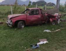Uno de los vehículos involucrados en el accidente del km 56 de la ruta Interamericana. (Foto Prensa Libre: Enrique Paredes) 
