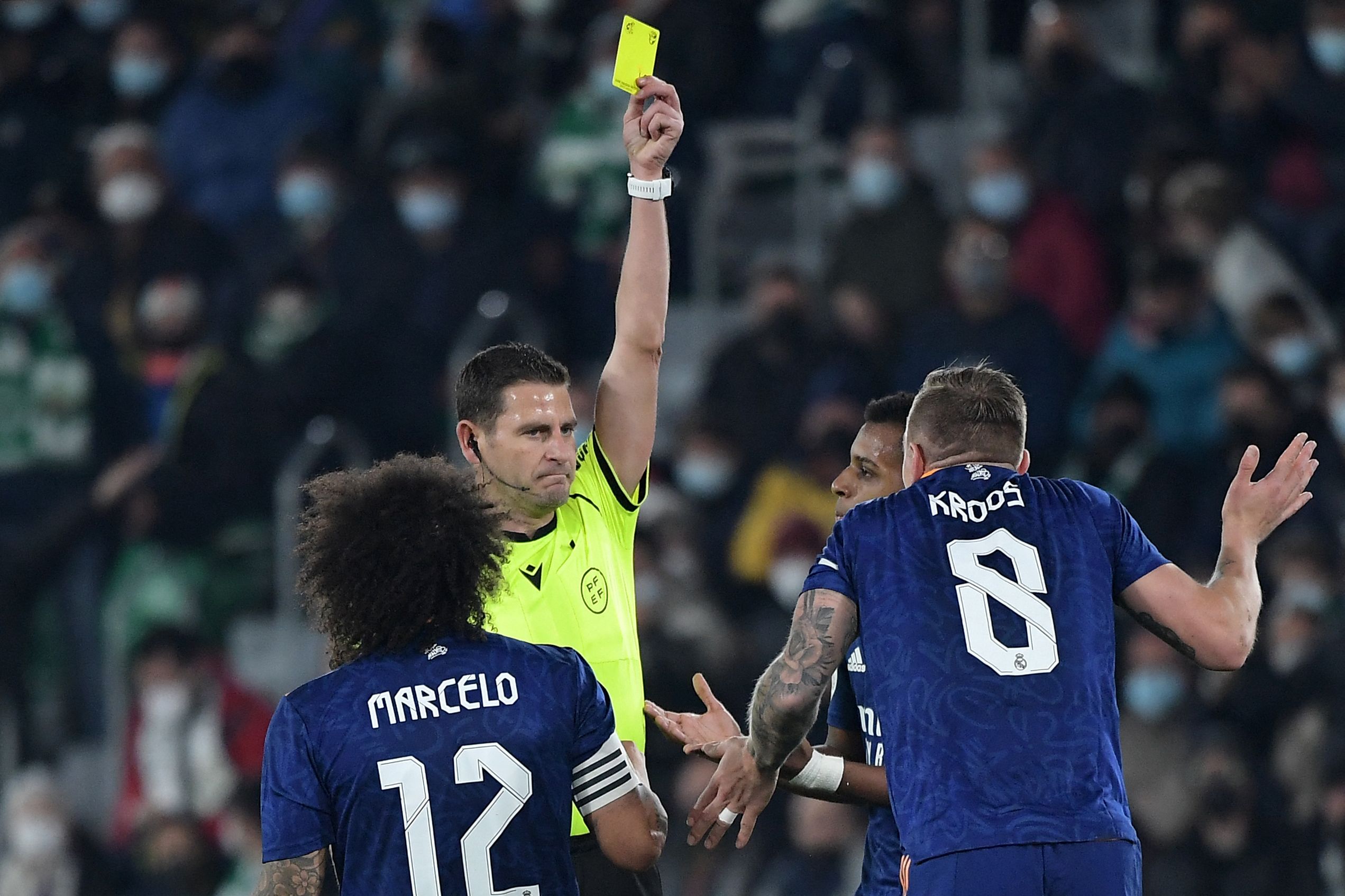 Copa Del Rey La Amarilla A Toni Kroos Por Una Falta Fantasma La Roja 