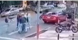 Video: Motoristas asaltan a peatones a plena luz del día en la zona 7