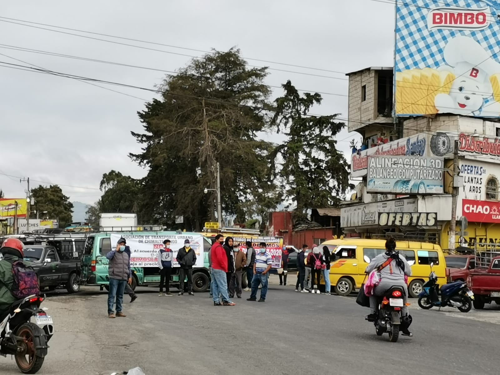 Bloqueo de transportistas en el km 52 de la ruta Interamericana, en el límite entre Chimaltenango y El Tejar. (Foto Prensa Libre)