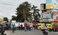 Bloqueo de transportistas en el km 52 de la ruta Interamericana, en el límite entre Chimaltenango y El Tejar. (Foto Prensa Libre)