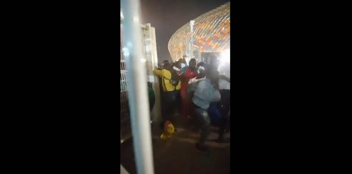Copa Africana: los impresionantes videos de la estampida que dejó varios muertos y heridos en Camerún