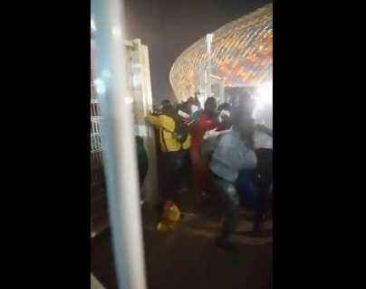 Copa Africana: los impresionantes videos de la estampida que dejó varios muertos y heridos en Camerún