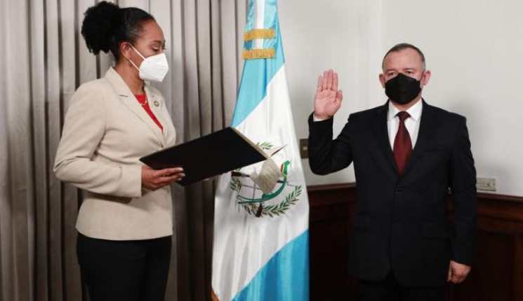 David Napoleón Barrientos Girón fue juramentado como nuevo ministro de Gobernación. (Foto Prensa Libre: Gobierno de Guatemala)