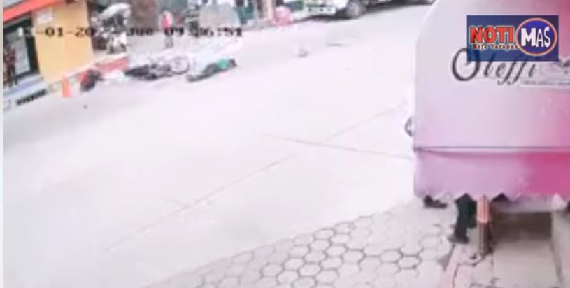 Video: cámara capta el impactante momento en que una motocicleta arrolla a un peatón en Salamá