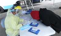 La variante ómicron ha causado aumento en los casos diarios de coronavirus, según autoridades de Salud, que piden a guatemaltecos aplicarse la vacuna. (Foto Prensa Libre: María René Gaytán). 