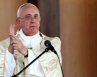 El papa Francisco pide “no condenar” a un hijo con una diferente orientación sexual