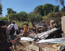 Explosión destruye cohetería en Parramos, Chimaltenango. (Foto Prensa Libre: Víctor Chamalé)