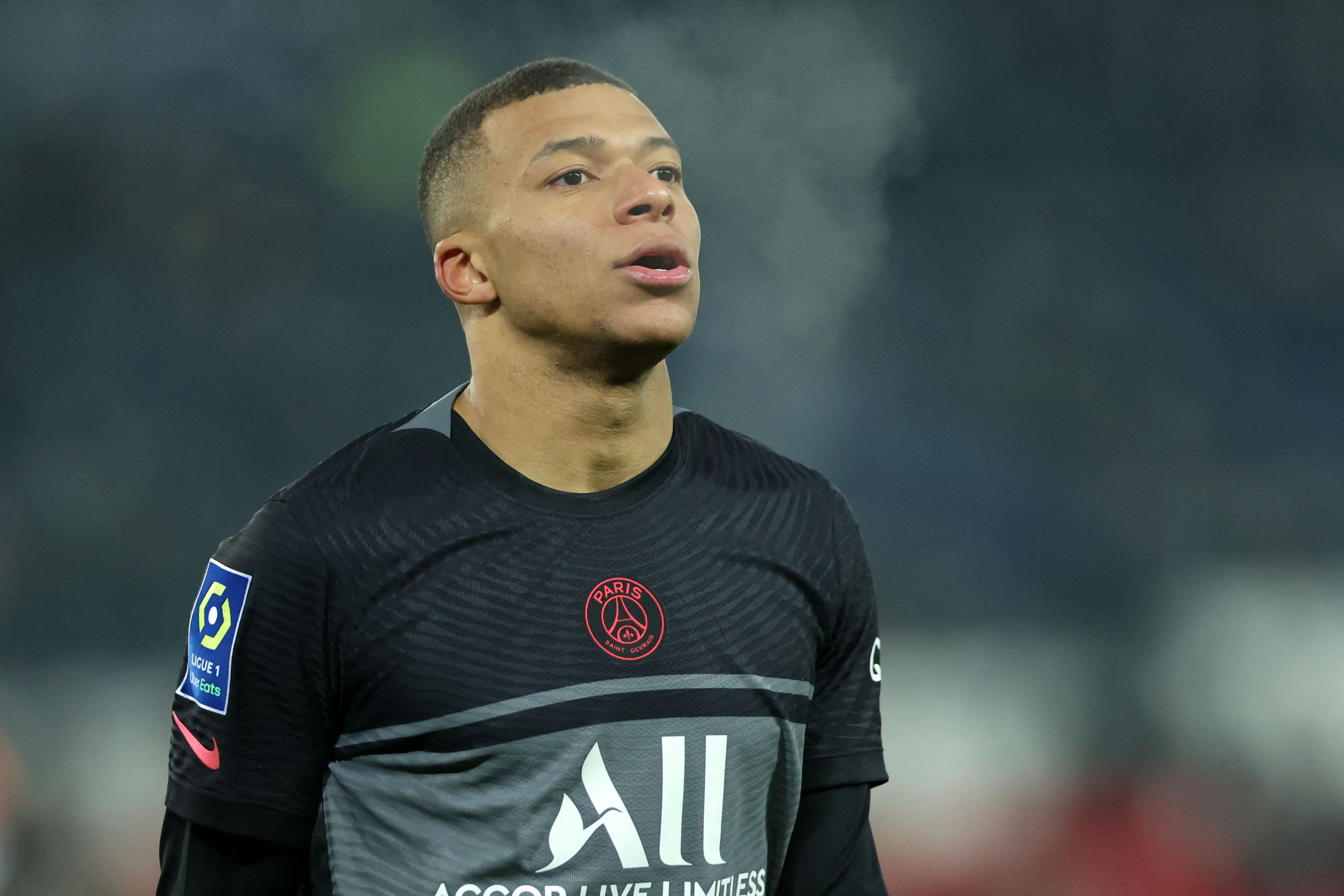 Se han encendido las alarmas en el PSG por la lesión de Kylian Mbappé. (Foto Prensa Libre: EFE)