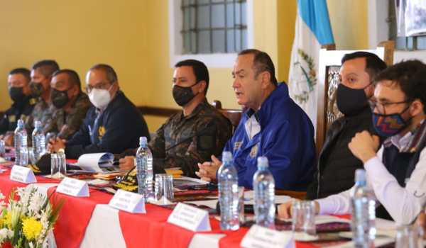 El presidente Alejandro Giammattei se reunió este martes con representante de Nahualá y Santa Catarina Ixtahuacán, Sololá, en busca de solucionar un añejo conflicto territorial. (Foto Prensa Libre: Presidencia)
