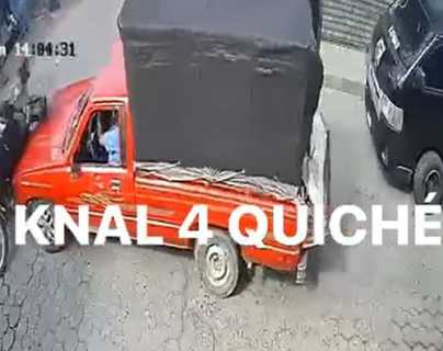 Video: Picop choca contra motocicleta y luego motorista afectado agrede al conductor en Santa Cruz del Quiché