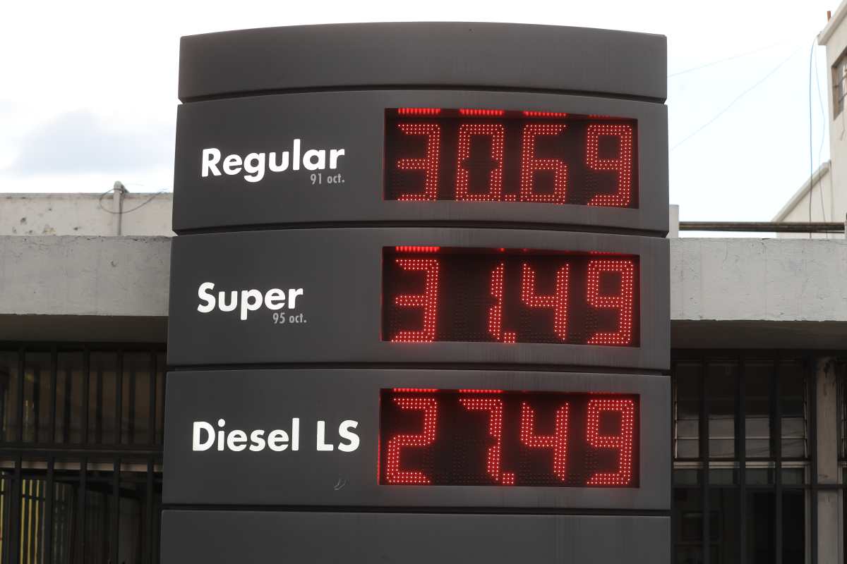Se registra el primer aumento de precios en los combustibles: la gasolina superior supera los Q32 por galón