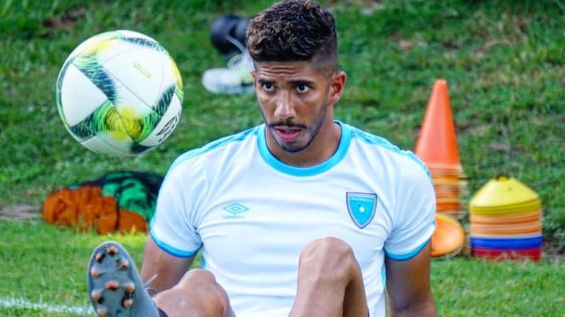 Gerardo Gordillo durante un entrenamiento con la Selección Nacional en las instalaciones del Proyecto Gol de la zona 15 capitalina. (Foto Prensa Libre: Twitter)