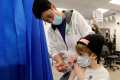 Coronavirus: EE. UU. aprueba la dosis de refuerzo de Pfizer para los niños de 12 a 15 años