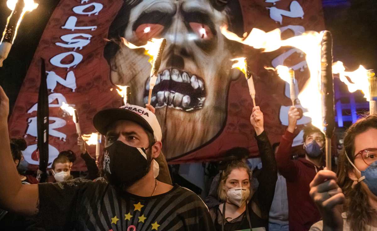 Manifestación contra el presidente Jair Bolsonaro en São Paulo. Bolsonaro, un líder de derecha, se enfrenta a una dura contienda por la reelección. (Mauricio Lima/The New York Times)