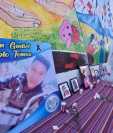Como un homenaje a sus seres queridos, familiares de las víctimas de la masacre de Tamaulias pintaron un mural en una de las calles del área urbana del municipio, a un año de la tragedia. (Foto: Noticias Comitán en Directo)