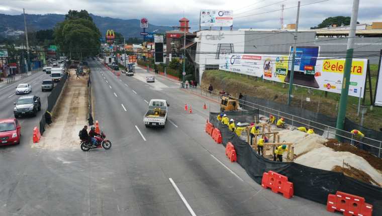 Menos del 15% de la ampliación presupuestaria para el CIV propuesta por diputados se utilizarían para inversión en carreteras. Construcción de un viaducto en San Lucas Sacatepéquez. (Foto Prensa Libre: Elmer Vargas)