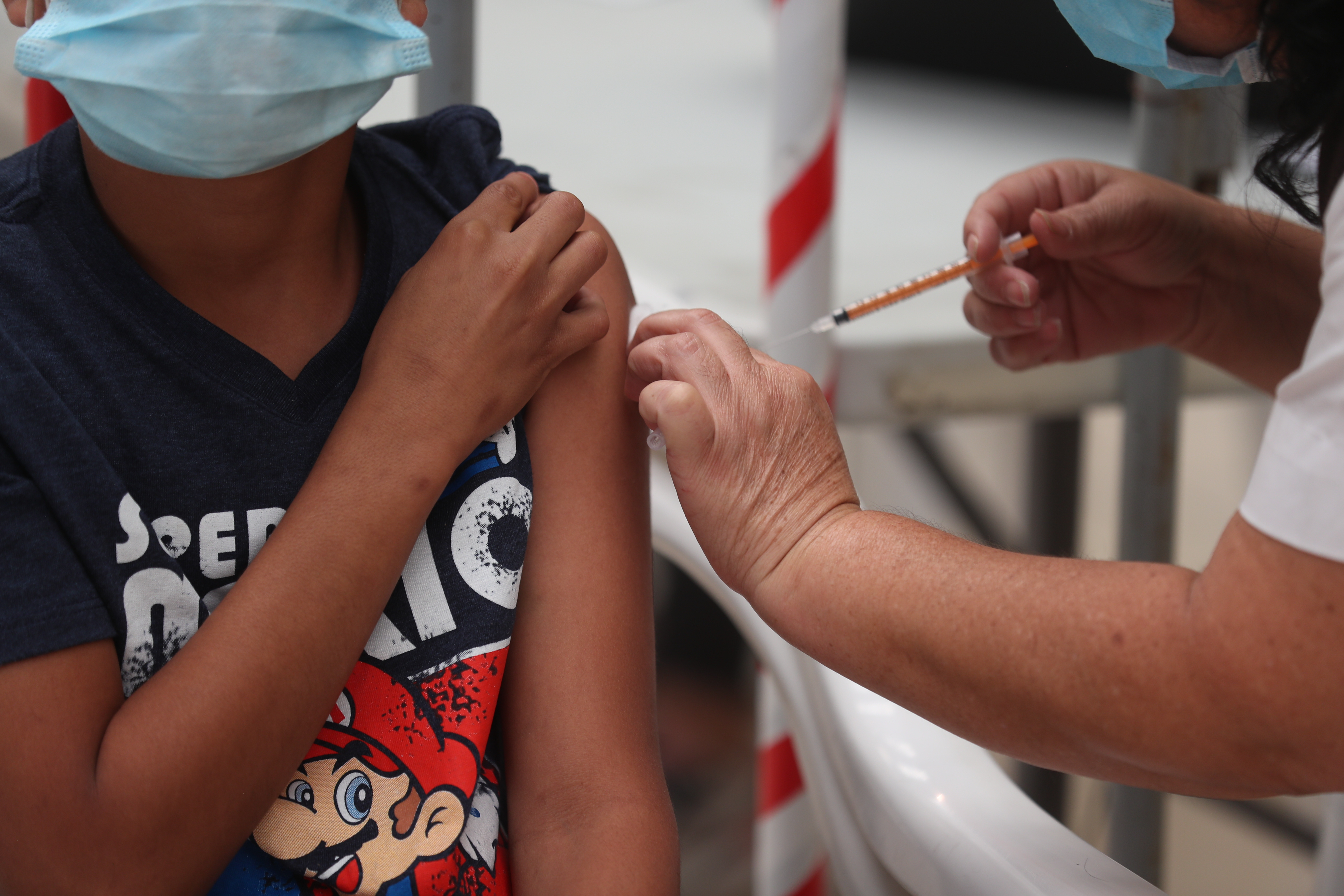 Menores de 12 a 17 años han sido inmunizados contra el Covid-19 y autorizado por las autoridades de Salud. (Foto: Prensa Libre. Hemeroteca)
