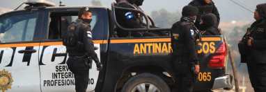 La PNC patrulla en la ruta Interamericana luego de ataque a las fuerzas de seguridad en Nahualá. (Foto Prensa Libre: Carlos Hernández)