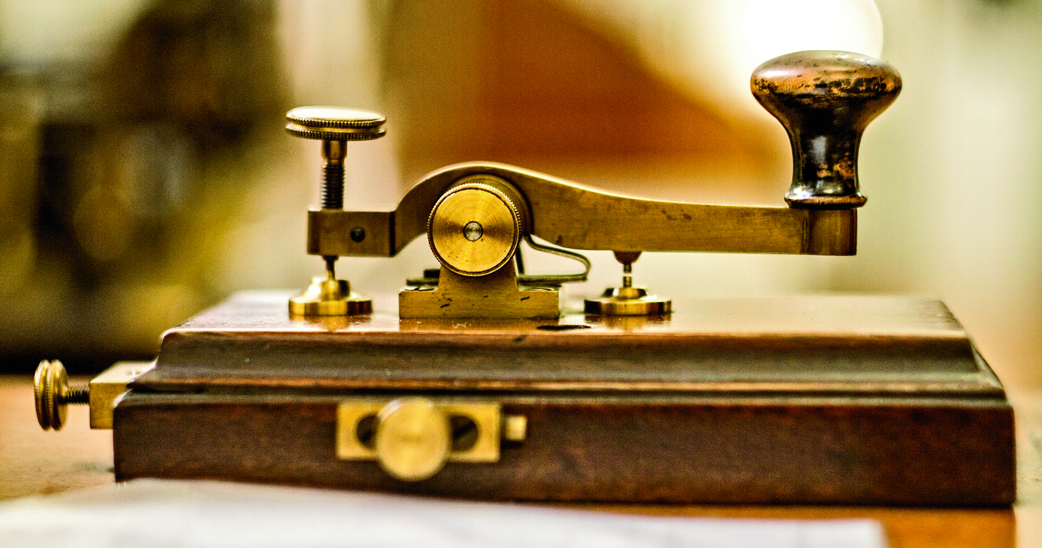 Símbolos y códigos: Otras formas de comunicación para la supervivencia Símbolos y códigos: Otras formas de comunicación para la supervivencia