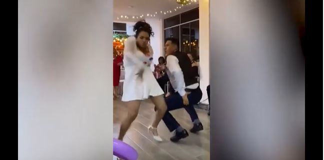 Pareja baila la cumbia de “Eso Tilín” durante su boda y video se hace viral en TikTok