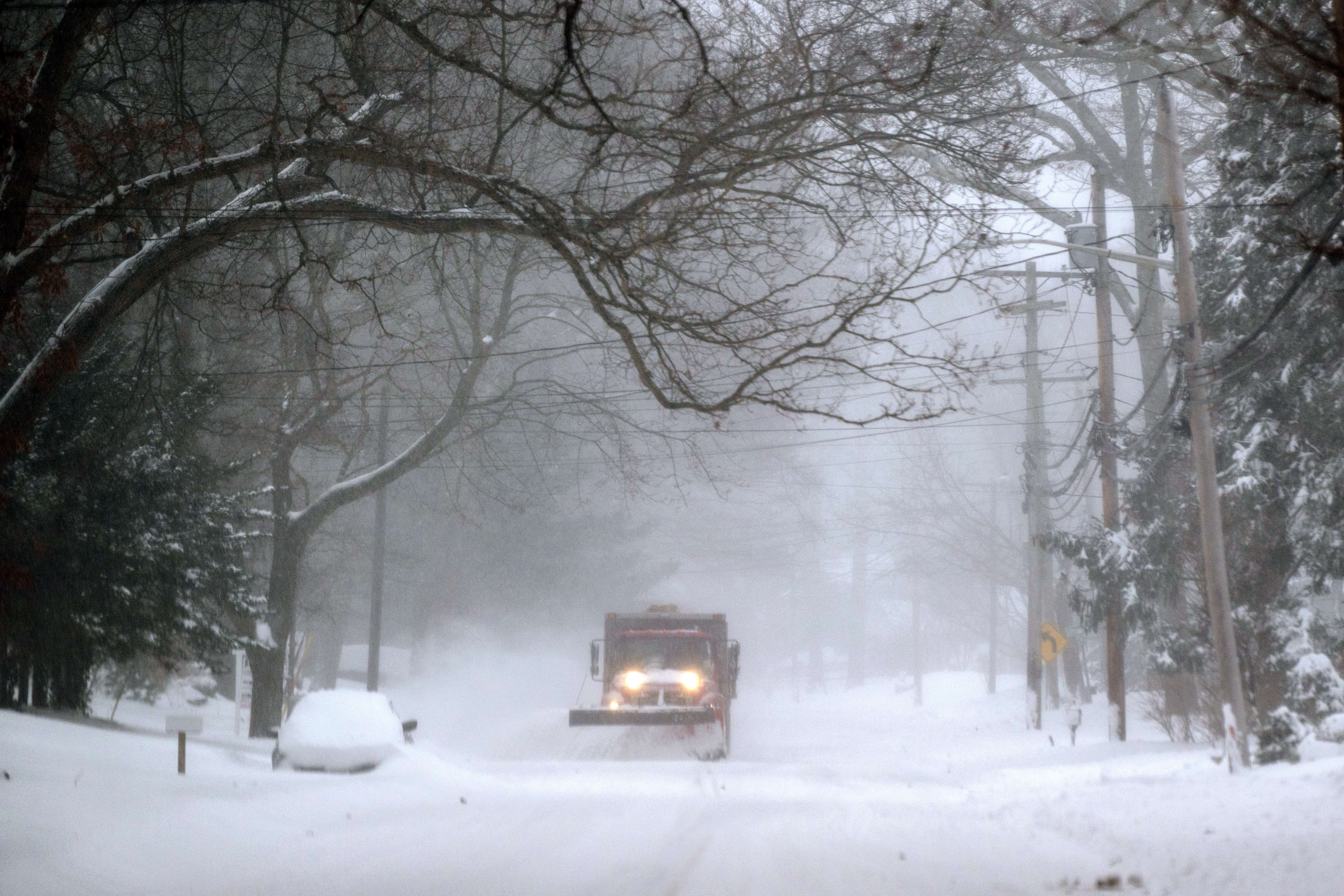 Las impresionantes imágenes de la tormenta de nieve “histórica” que azota el este de EE. UU.