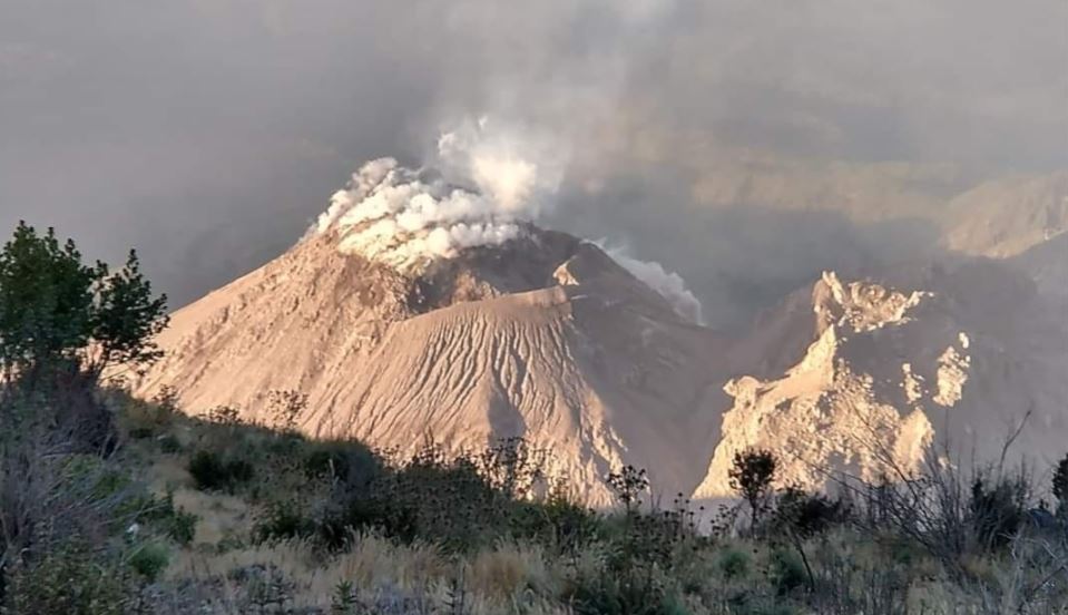 El volcán Santiaguito es uno de los más activos de Guatemala. (Foto Éctor Phanghamix/Facebook)