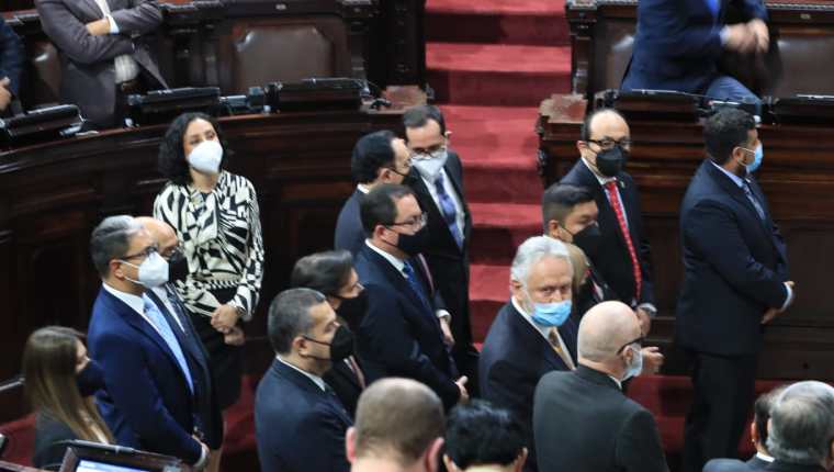 Los integrantes de la Comisión de Postulación para la elección de fiscal general fueron juramentados en el Congreso. (Foto Prensa Libre: Élmer Vargas)