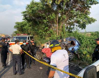 Cuatro muertos y varios heridos en un brutal accidente que dejó un auto completamente destrozado