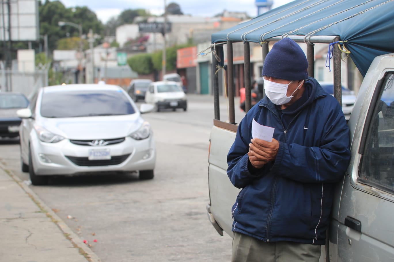 Antonio Chacoj, de 62 años, sobrevivió al covid-19 y recuerda que él y su familia no creían en la enfermedad hasta que les tocó vivirla. Ahora le cuesta respirar. (Foto Prensa Libre: Byron García)