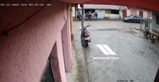 Momento en que son arrolladas varias personas en Tactic. (Foto: captura de video/Noticias del Valle/Facebook).