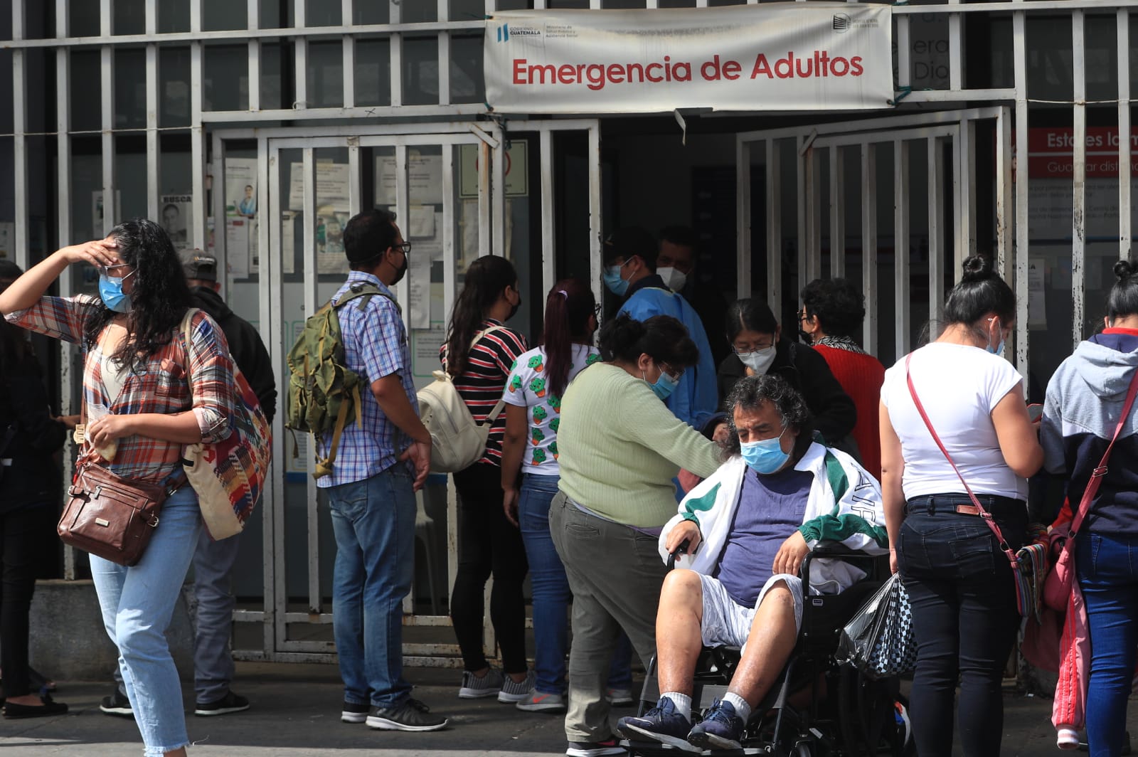 El Hospital General San Juan de Dios reportó escasez de medicamentos y brotes internos de coronavirus. (Foto Prensa Libre: María José Bonilla)