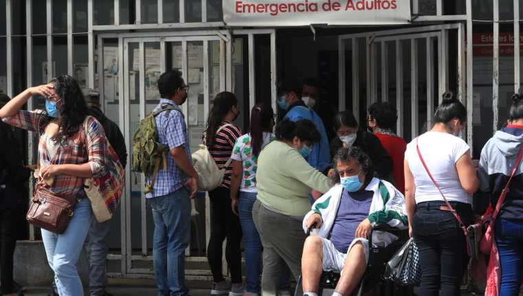 El Hospital General San Juan de Dios reportó escasez de medicamentos y brotes internos de coronavirus. (Foto Prensa Libre: María José Bonilla)