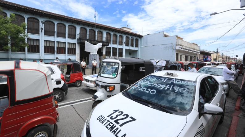 Los transportistas buscan que quede sin efecto el acuerdo que los obliga a contratar un seguro de daños a terceros. (Foto Prensa Libre: Hemeroteca PL)
