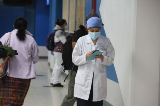 Brotes de coronavirus se han dado en empleados del Hospital General San Juan de Dios de la capital. (Foto Prensa Libre: María José Bonilla)
