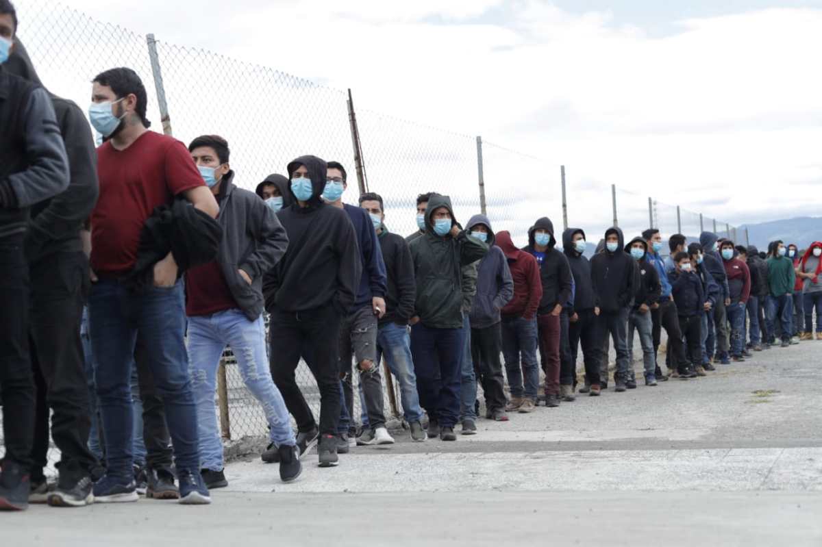 Crisis migratoria: llegan a Guatemala los primeros vuelos del año con 251 deportados de EE. UU.