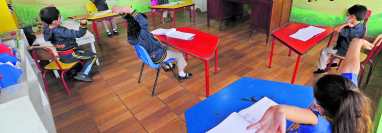 Los colegios privados deben tener la autorización del Mineduc para poder dar clases híbridas en alerta roja. (Foto Prensa Libre: Hemeroteca PL)