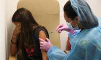 La variante ómicron de coronavirus cada vez infecta a más personas. (Foto Prensa Libre: EFE)