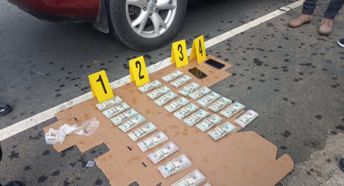 Las autoridades contabilizaron US$70 mil en efectivo dentro del vehículo. (Foto: PNC)