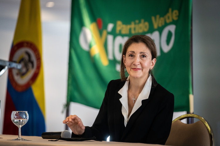 Ingrid Betancourt, política y exrehén de las Farc, anunció que se postulará a la presidencia. Su entrada a la campaña presidencial se produce cuando el país se encuentra en una encrucijada determinante. (Nathalia Angarita / The New York Times)