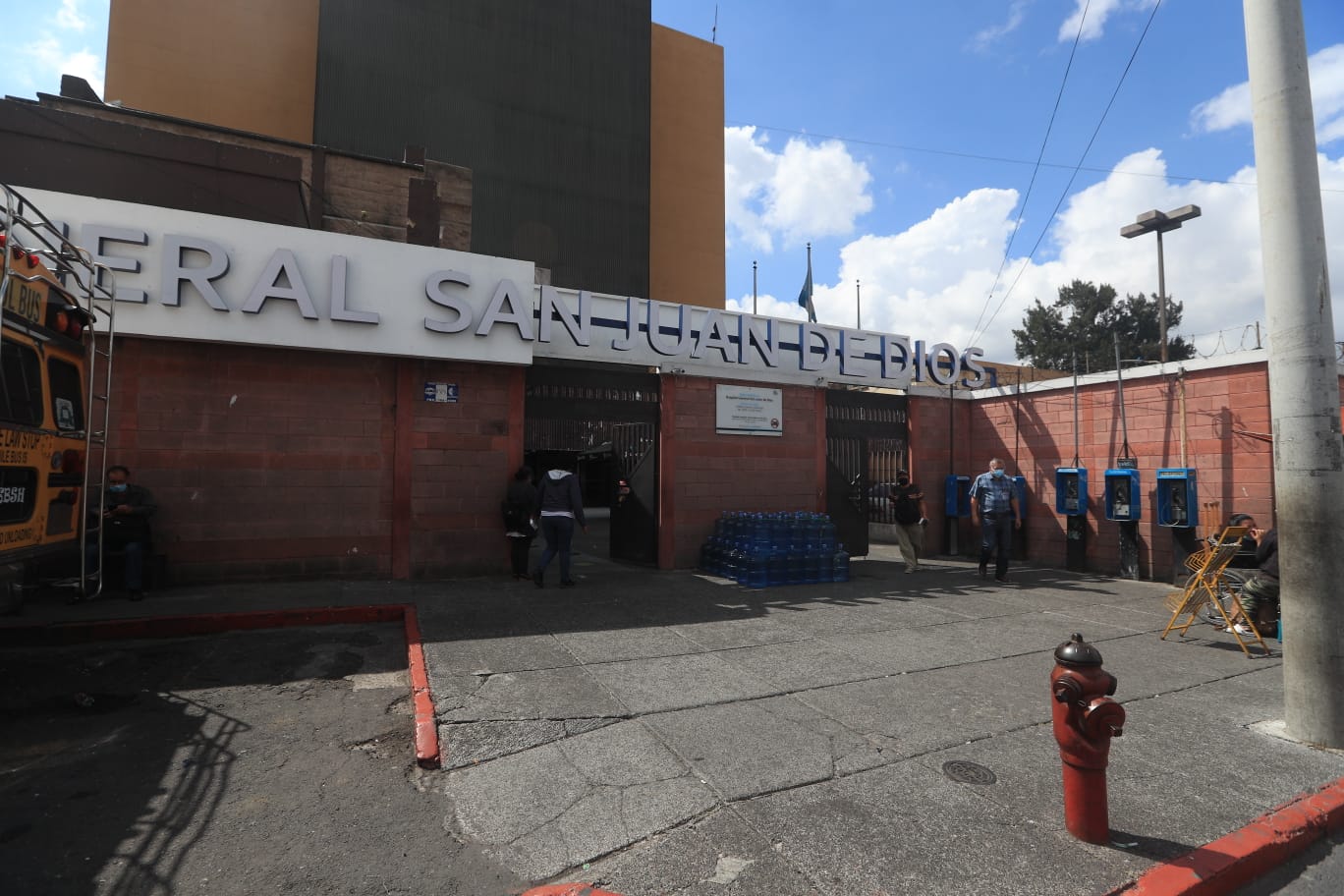 El Hospital General San Juan de Dios reporta varios contagios de coronavirus entre su personal. (Foto Prensa Libre: María José Bonilla)