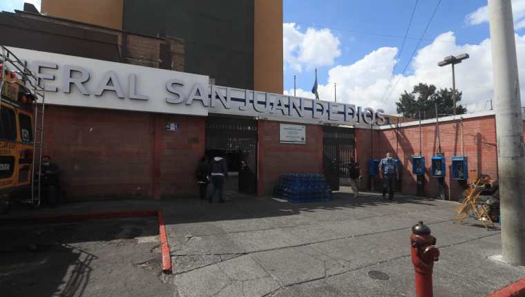 El Hospital General San Juan de Dios reporta varios contagios de coronavirus entre su personal. (Foto Prensa Libre: María José Bonilla)
