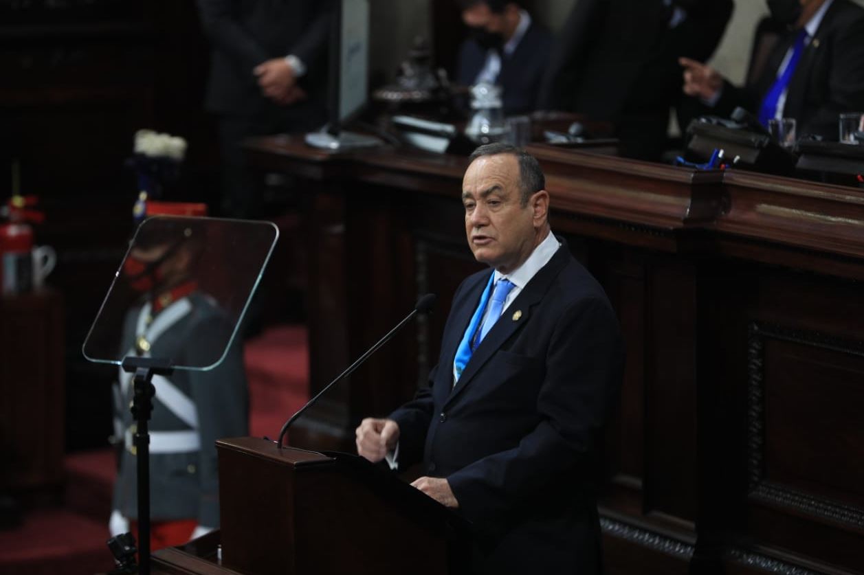 Alejandro Giammattei durante la presentación de su segundo informe de gobierno en el Congreso de Guatemala. (Foto Prensa Libre: Maria José Bonilla)