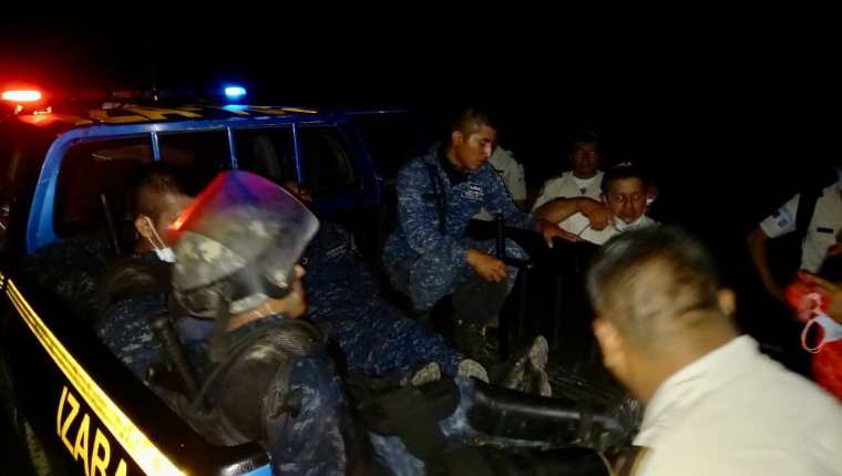 Grupo de migrantes intenta pasar el Puesto Fronterizo de Corinto (lanzan piedras en momentos de desesperación por avanzar y dejan 15 heridos)