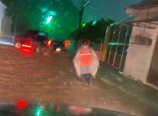 Lluvias generadas por un frente frío azotaron Izabal y causaron inundaciones en varios sectores. (Foto Prensa Libre: Conred)