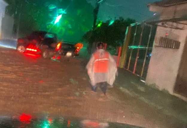 Lluvias generadas por un frente frío azotaron Izabal y causaron inundaciones en varios sectores. (Foto Prensa Libre: Conred)