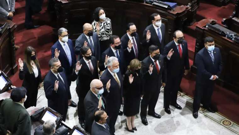 El Congreso juramentó el pasado martes 18 de enero a la comisión que elegirá al nuevo fiscal del MP. (Foto Prensa Libre: Congreso de la República)