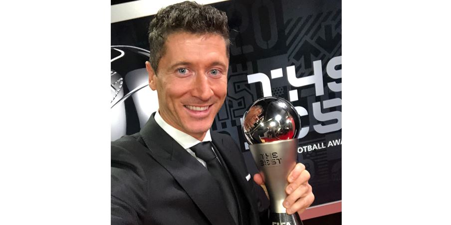 Lewy celebró en redes sociales la conquista de The Best. (Foto Prensa Libre: Twitter Bayern Múnich)