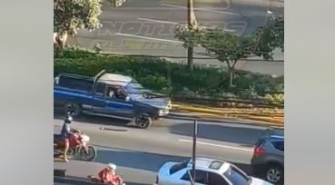 Momentos tensos vivieron conductores de la Roosevelt por balacera. (Foto: captura Noticias del Atlántico/Facebook)